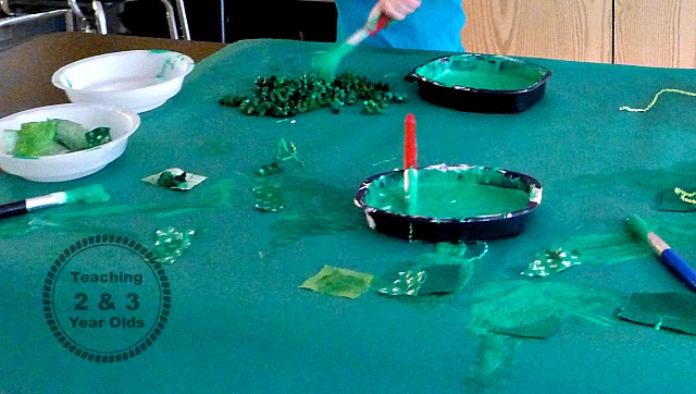 Teaching 2 and 3 Year Olds: Simple and fun hands-on activities for toddlers and preschoolers for St. Patrick's Day!