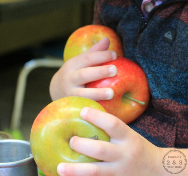 Apple Stand Fall Dramatic Play Activity for Toddlers and Preschoolers