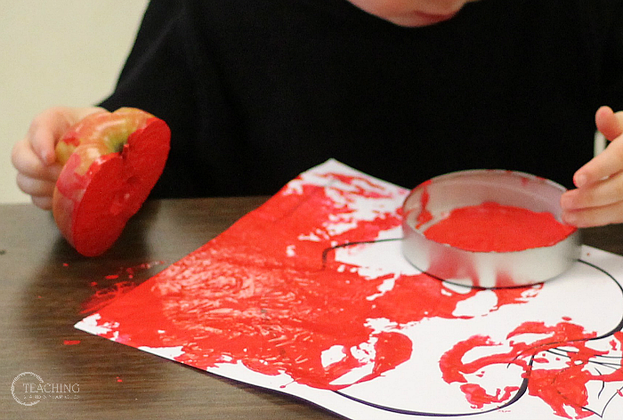 The Easiest Way for Toddlers to Make Fall Apple Art