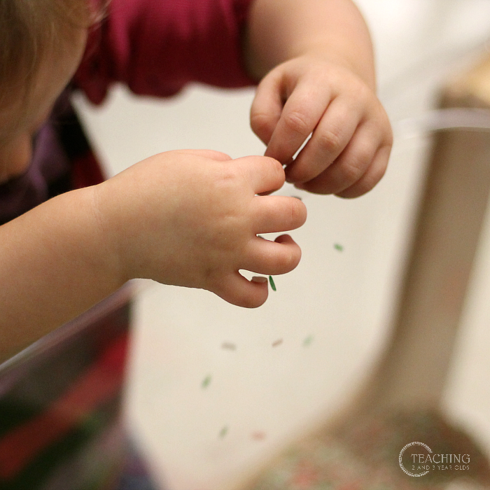 Here's a Quick Way to Put Together a Toddler Apple Sensory Bin