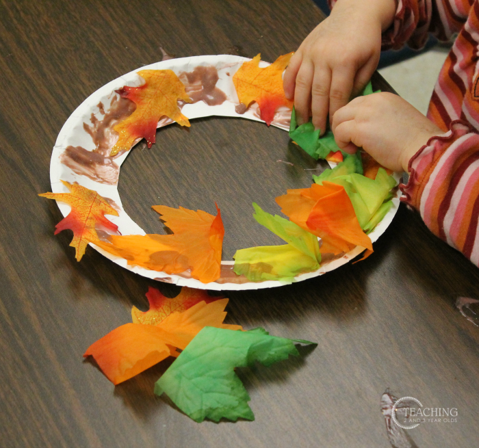 Super Easy Fall Wreath for Toddlers and Preschoolers