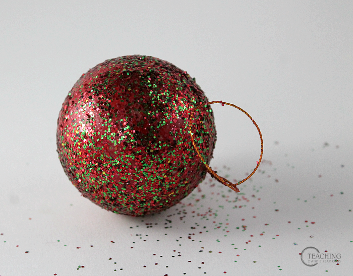 Super Easy Toddler Ornament with Glitter