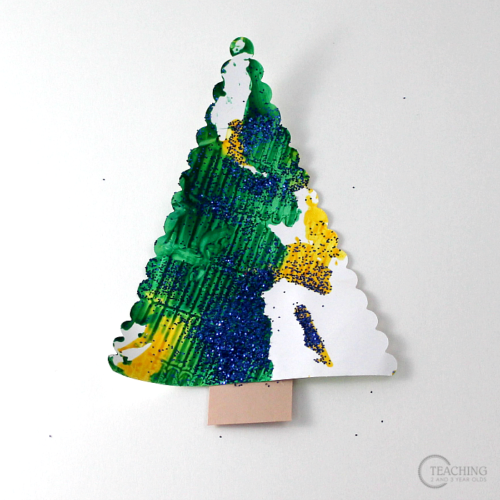 Easy Christmas Spin Art for Toddlers and Preschoolers