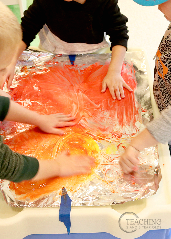 How to Make Simple Pumpkin Prints with Toddlers and Preschoolers