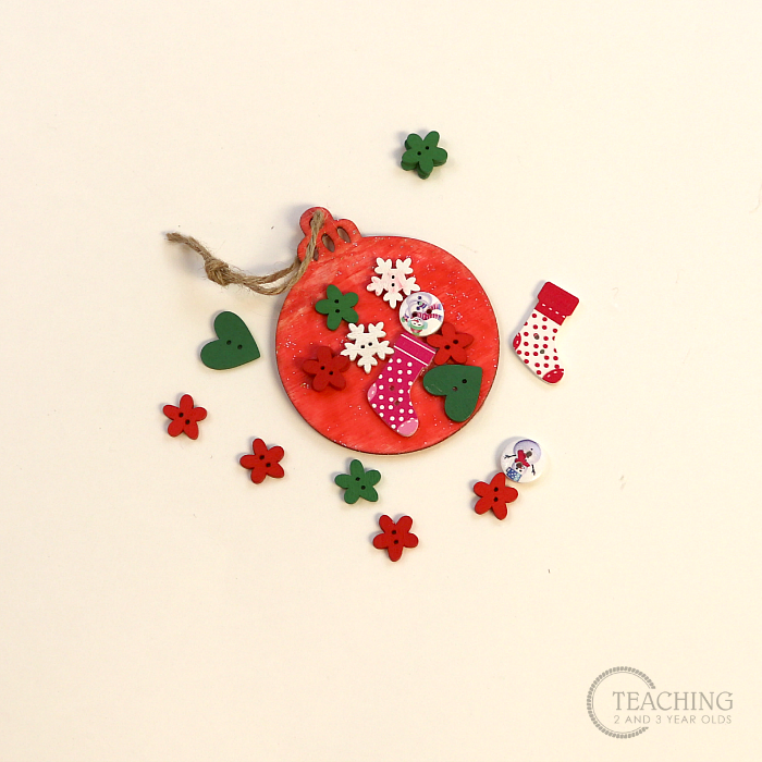 How to Make a Preschool Christmas Ornament that Makes a Nice Gift
