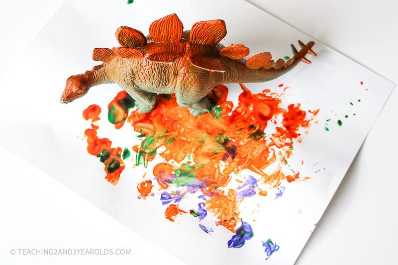 Fun and Easy Toddler Dinosaur Art: Making Footprints!