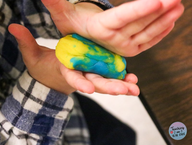 playdough color mixing activity