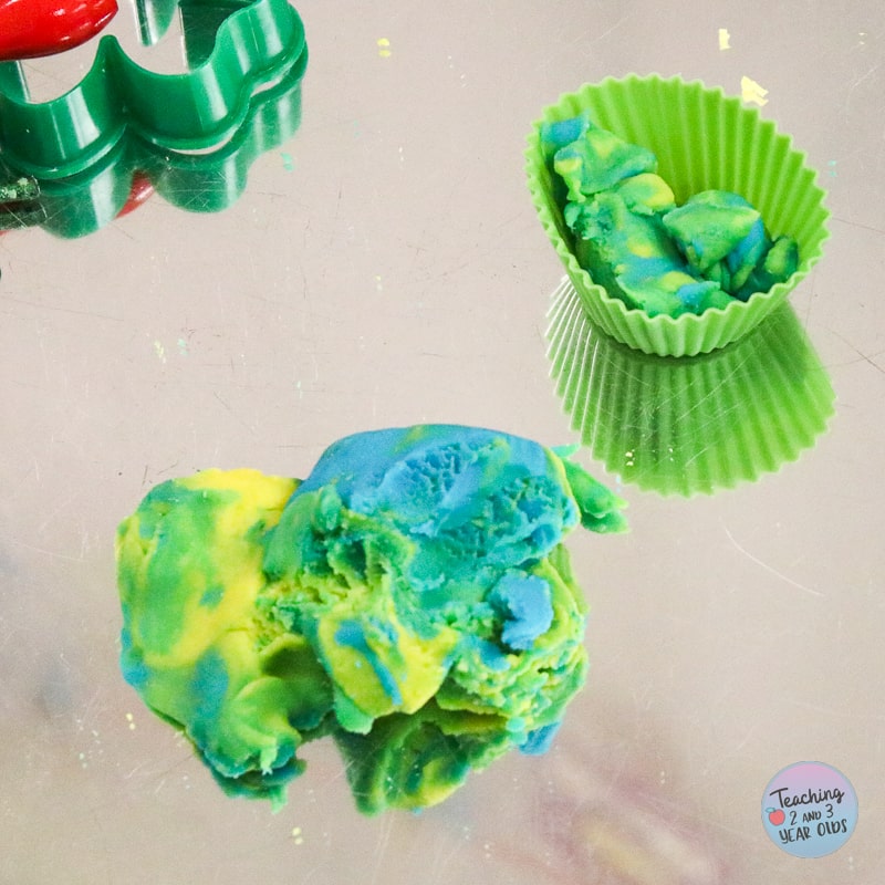 playdough color mixing activity