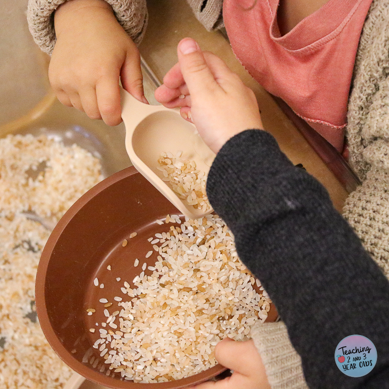 toddler farm sensory bin using puzzle pieces
